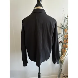 Lululemon Ventlight Button Up Relaxed Fit‎ Breathable Shirt Black Size 6 thumbnail 3