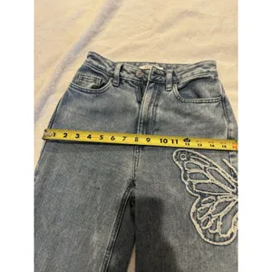 Pacsun Butterfly Patch Women’s '90s Boyfriend Jeans, Size 26, Short Length. thumbnail 10