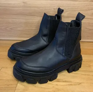 Farm Rio Black Lug Sole Chelsea Boots - Size 6 thumbnail 1