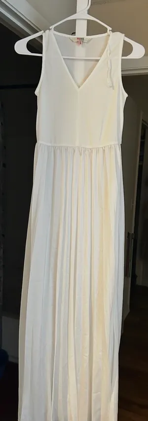 REDTAG Women’s White V-Neck Sleeveless Pleated Long Maxi Dress Size 8 thumbnail 1