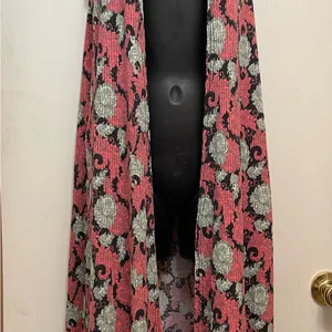 LulaRoe XS JOY sleeveless layering piece. thumbnail 9