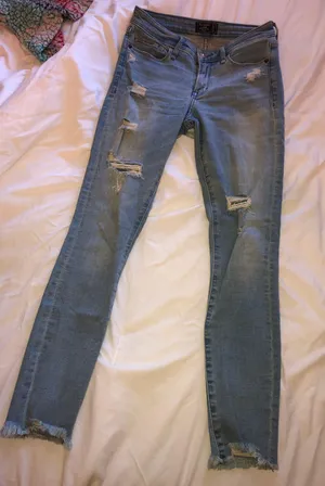 Abercrombie Low Rise Ankle Jeans thumbnail 1