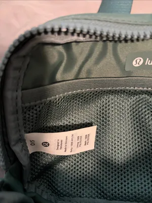 Lululemon everywhere belt bag in army green thumbnail 2