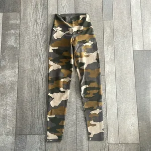 Aerie Offline Real Me 7/8 High-Rise Camouflage Leggings Size Small thumbnail 2