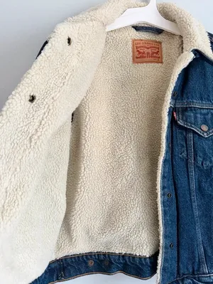 Levi’s Original Sherpa Trucker Denim Jacket Women’s Small thumbnail 2