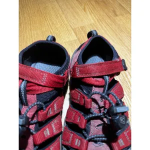 KEEN Newport H2 Sandals Hybrid Ribbon Red/Gargoyle Kids Size 5.5-6 Women’s 7.5 thumbnail 11