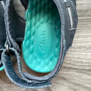 Clarks Black &Teal Strappy sporty closed-toe fisherman-style sandals. Size 7.5 thumbnail 2