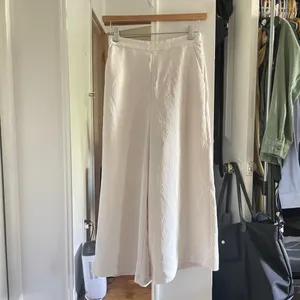 Aritzia White Birch Lalemont Culottes Pants thumbnail 3