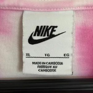 Nike Womens XL Pink Tie Dye Cropped Sweatshirt Long Sleeve Crewneck Logo Top thumbnail 4