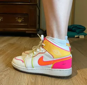 Jordan Air 1 Mid Edge Glow GS thumbnail 9