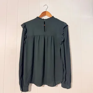 LOFT Flutter Sleeve Smocked Yoke Blouse Medium Green Long Sleeve Top thumbnail 5