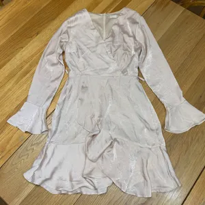 Altar'd State Womens Tan‎ Satin Ruffle Mini Dress Long Bell Sleeve XS 9963P-AS thumbnail 1