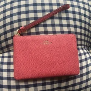 Coach Pink Corner Zip Wristlet Crossgrain Leather Wallet NWT thumbnail 2