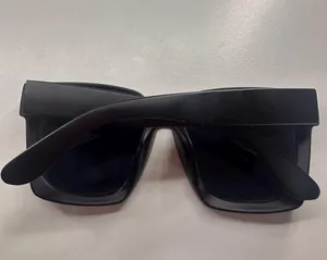 Sunglasses thumbnail 2