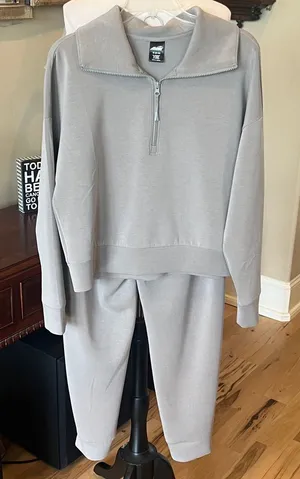 Avia So soft comfy Sweatsuit Sweatshirt Matching Pants Set Women’s Medium Taupe thumbnail 1