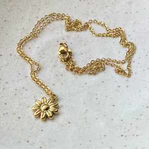 Handmade cute retro cottage fairy style gold tone mini flower necklace 🌼 thumbnail 2