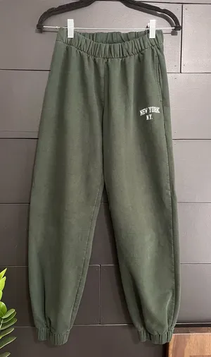 BRANDY MELVILLE Green New York Jogger Sweatpants Pockets Women’s One Size EUC thumbnail 1