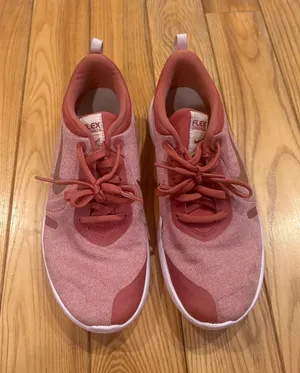 Nike Flex Size 7.5 Red Activewear Shoes thumbnail 1