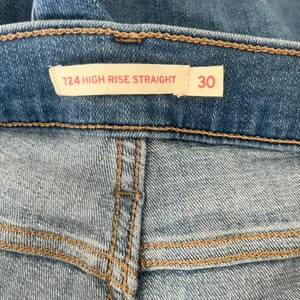 Levi’s 724 High Rise‎ Straight Leg Jeans Size 10/30 thumbnail 3