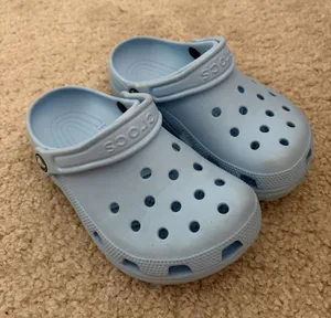 Crocs thumbnail 1