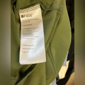 FIGS Casma Three-Pocket Scrub‎ Top Olive Green Women’s XS – Short Sleeve FIONx™ thumbnail 7