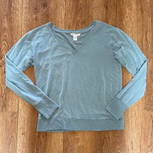 Athleta Sunrise V-Neck Sweatshirt Dusty Blue Thumbholes Pullover Women S Relaxed thumbnail 1
