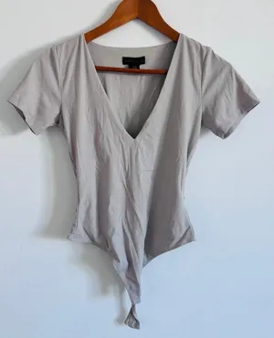 House of Harlow 1960 Gray Ribbed V-Neck Bodysuit — Size M thumbnail 1