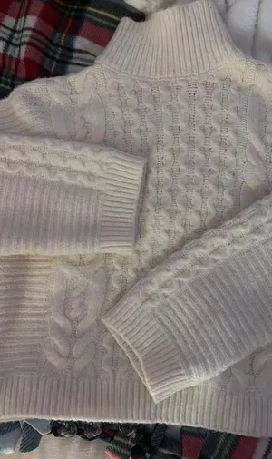 white sweater Size M thumbnail 1