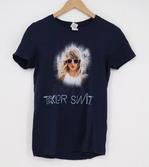 1989 World Tour T-Shirt Navy Blue Small Concert Merch Gildan thumbnail 1