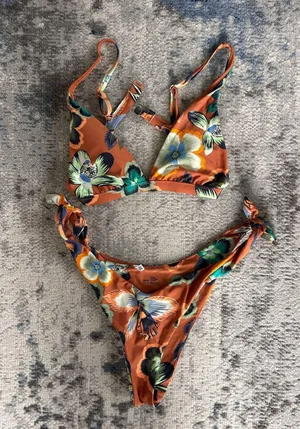 Bikini Hollister Set thumbnail 1