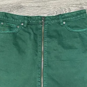 Free People We the Free Zip It Up Mini Jean Skirt Green Cotton size 31‎ *251 thumbnail 4