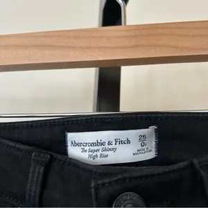 Abercrombie & Fitch Super Skinny High Rise Jeans‎ Black Denim Size 25 / 0 Short thumbnail 5