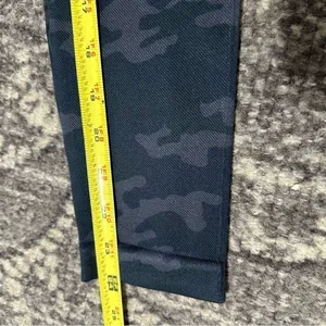 Spanx Women’s Size M Black Camo Seamless Look At Me Now Leggings thumbnail 11