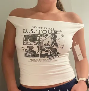 Hollister Off-The-Shoulder White Top With Graphic thumbnail 5