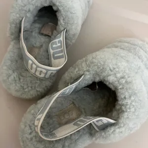 UGG Fluff Yeah Slide 37 / US 6 Fog Blue Sheepskin Cozy Fluffy Lounge thumbnail 2