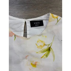 Vici Floral Scallop Hem Blouse Small Romantic Cottagecore Spring Top thumbnail 2
