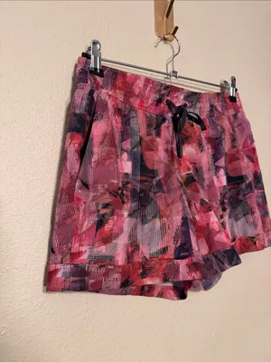 Lululemon High Rise Spring Break Away Shorts‎ Size 6 in Sun Dazed Multi Pink thumbnail 2