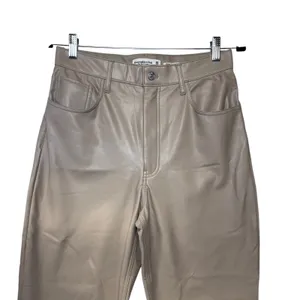 Abercrombie & Fitch‎ The 90s Straight Ultra High Rise Vegan Leather Pants 30/10 thumbnail 4
