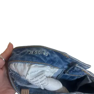 American Eagle Women's Size 6 Light Wash‎ Distressed Skinny Jeans thumbnail 8