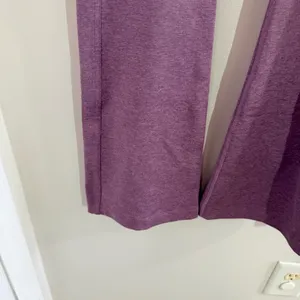 Lululemon Athletica Heathered Rose Flare Leggings Size 8 thumbnail 5