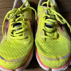 Brooks cadence neon yellow running shoes size 8 bg thumbnail 3