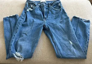 Abercrombie High-Rise Mom Jeans thumbnail 1