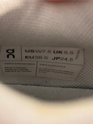 On Cloud women’s 7.5 The Roger Clubhouse Pro White Tennis Shoes Sneakers thumbnail 11