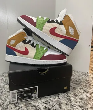 Air Jordan 1 Mid woman’s size 6.5 Messy Room DR6957-100 athletic thumbnail 4