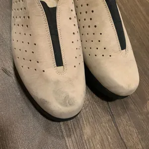 Clarks beige cutaway slip on size 11 comfortable ortho loafers thumbnail 2