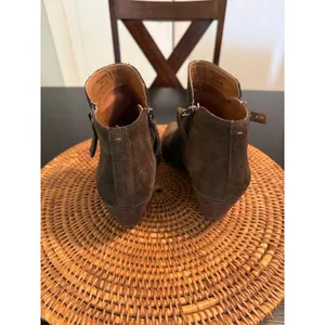 Frye & Co Womens Brown Suede Ankle Boots Pointed Toe Side Zip Block Heel Size 8M thumbnail 7