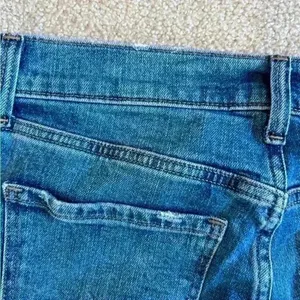 Old navy blue distressed boyfriend midrise jeans in size 4 thumbnail 5
