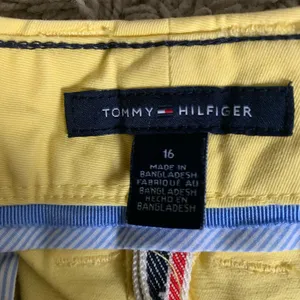 Tommy Hilfiger women’s size 16 yellow straight leg flat front chino pants thumbnail 2