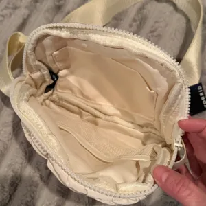 Torrid Quilted Belt Bag Off White Puffer Waist Pack Crossbody 43690450 NEW‎ thumbnail 4