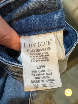 Women’s Judy Blue Relaxed Fit Distressed Raw Hem Jeans thumbnail 4